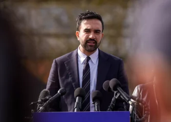 Por que a moda está de olho em Zohran Mamdani, novo e primeiro prefeito millennial de Nova York?