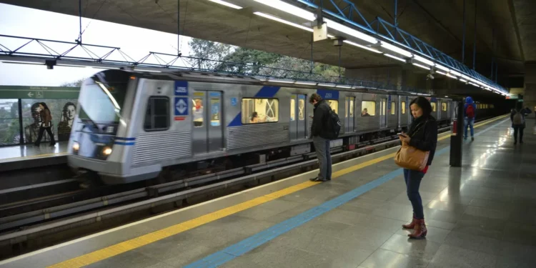 Governo de SP anuncia aumento nas passagens de metrô e de trens