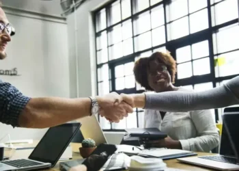 Startups brasileiras crescem com recursos próprios