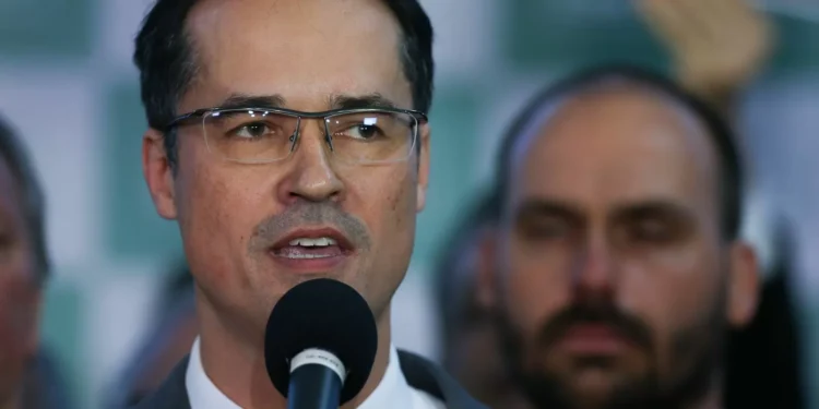 Deltan paga indenização a Lula por PowerPoint da Lava Jato