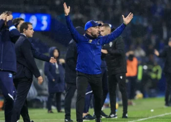 Farioli queixa-se da arbitragem. “Se calhar estavam noutro canal”