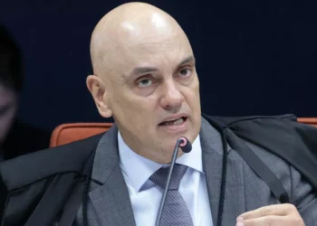 Moraes autoriza visitas de filhos a Bolsonaro durante internação