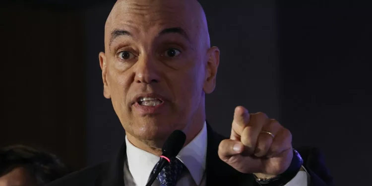 “Verdade prevaleceu”, diz Moraes sobre fim de sanções dos EUA