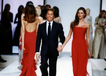 O que fica com a morte de Valentino Garavani, o último imperador da moda?