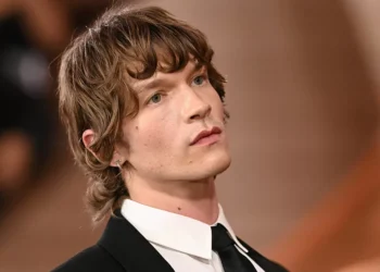 Globo de Ouro 2026 ressuscita polêmico corte de cabelo masculino. Saiba qual