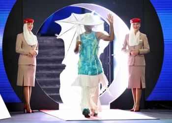 Quando a quadra vira passarela: Naomi Osaka transforma jogo de tênis em desfile de alta-costura