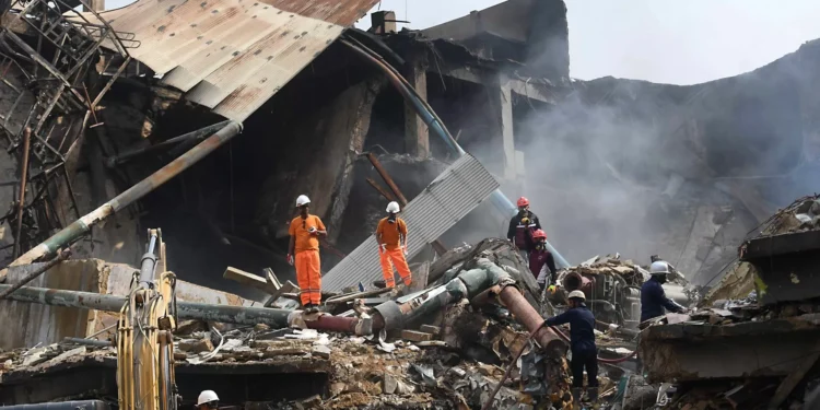 ​Incêndio em centro comercial faz pelo menos 21 mortos e dezenas de desaparecidos