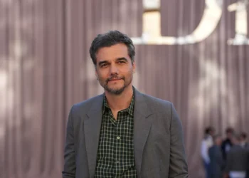 Na rota de Fernanda Torres: Wagner Moura entra no radar da moda internacional e marca presença na Dior Homme