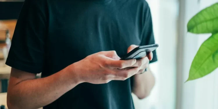 Brasileiros estão entre os clientes mais exigentes do mundo sobre atendimento com IA