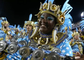 Governo repassa R$ 12 mi para escolas de samba do Rio