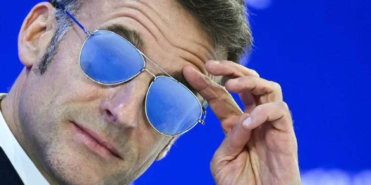 Óculos escuros estilo aviador de Macron podem virar hit fashion