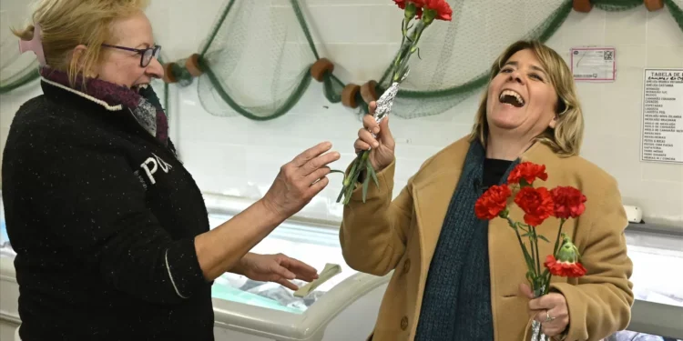 Catarina Martins diz candidatar-se contra quem cria fraturas e pela solidariedade