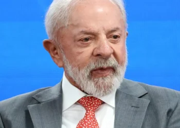 Lula homenageia vítimas do Holocausto e condena autoritarismo