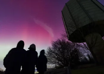 Aurora boreal ilumina Portugal durante grande tempestade solar