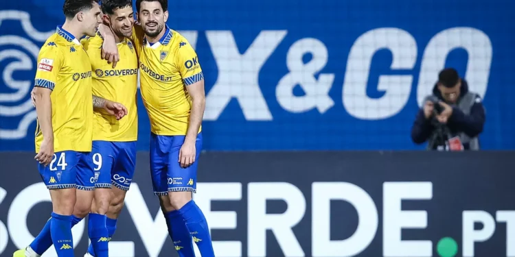 Estoril triunfa diante do V. Guimarães