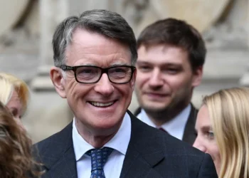 Ex-embaixador Mandelson vai ser investigado por organismo antifraude a pedido de Bruxelas