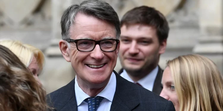 Ex-embaixador Mandelson vai ser investigado por organismo antifraude a pedido de Bruxelas