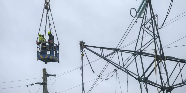 Mau tempo: 134 mil clientes sem luz há cinco dias