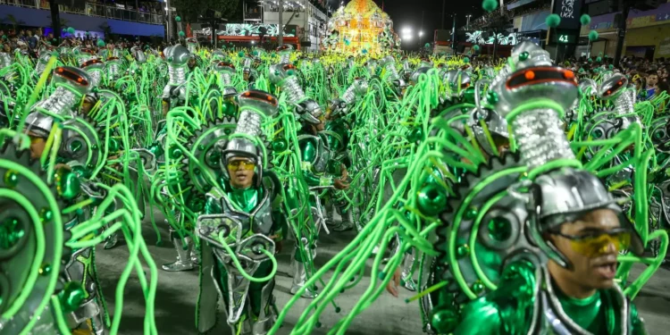 Carnaval: segundo dia do Grupo Especial promete sacudir a Sapucaí