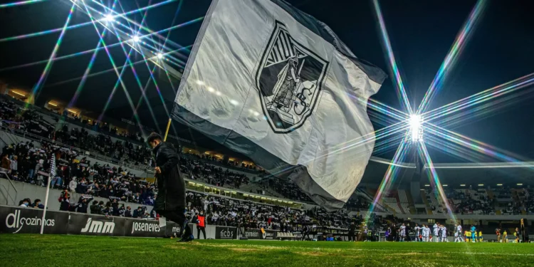 Guimarães e Estrela disponíveis para ceder verbas da UEFA