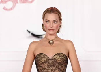 Como Margot Robbie evocou histórias de amor de Cathy e Elizabeth Taylor?