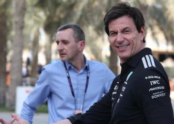 Mercedes à beira da catástrofe? F1 pode mudar regras devido a truque nos motores da equipa