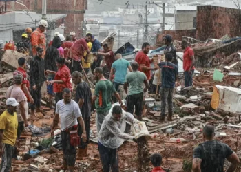Pelo menos 30 mortos após chuvas torrenciais em Minas Gerais