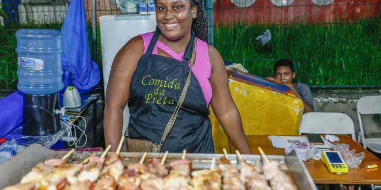 Mães ambulantes cobram pontos de apoio para crianças no carnaval