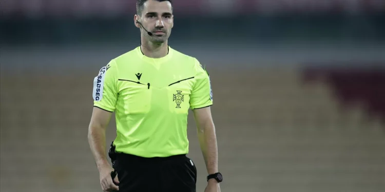 Nota 4 para Sérgio Guelho. “Noite serena, competente”