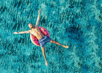 Eu vivo só: por que a turma dos solteiros não para de crescer mundo afora